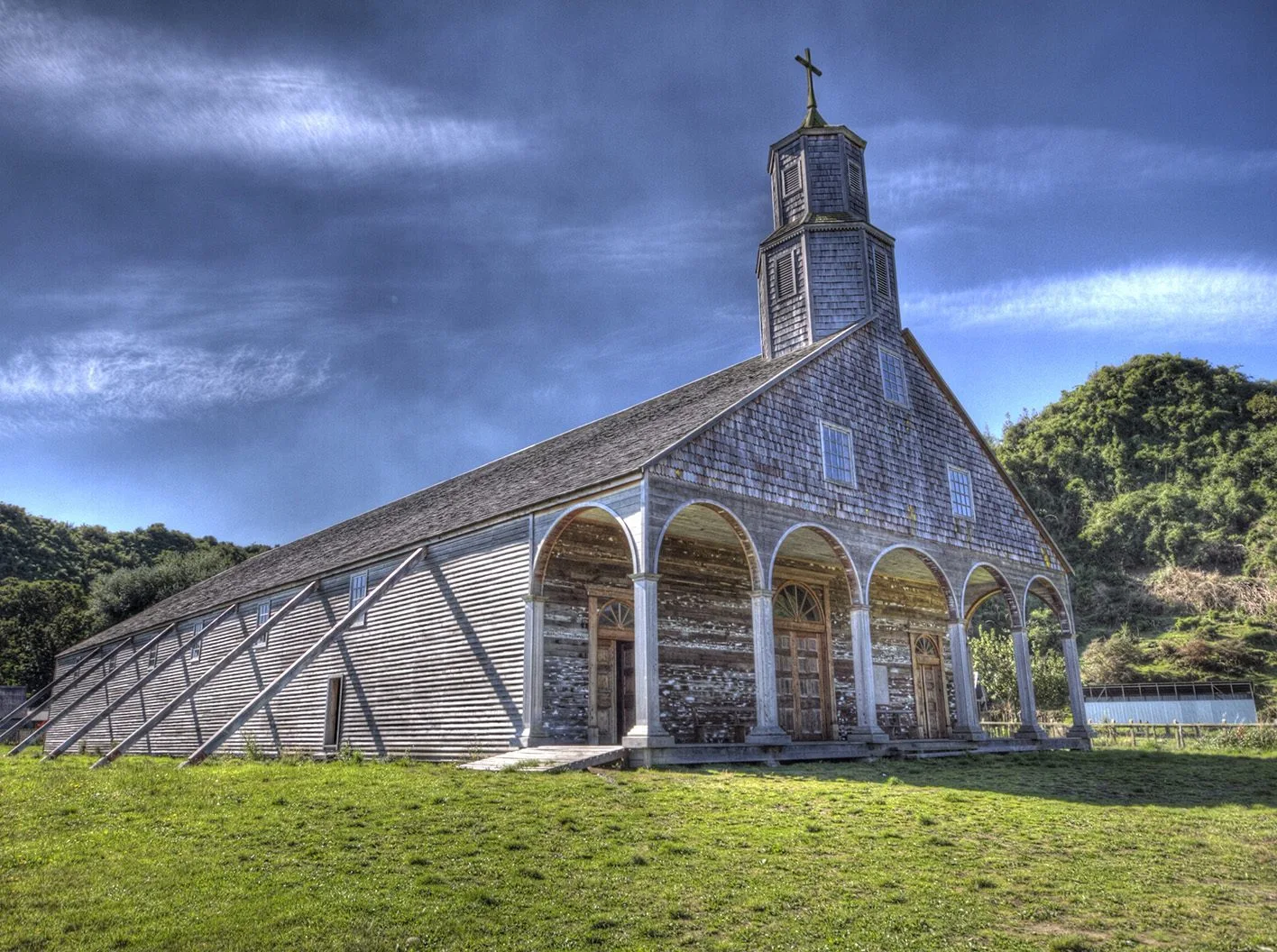 Archipiélago de Chiloé palafitos de colores Castro Dalcahue iglesias UNESCO fiordo sur Chile