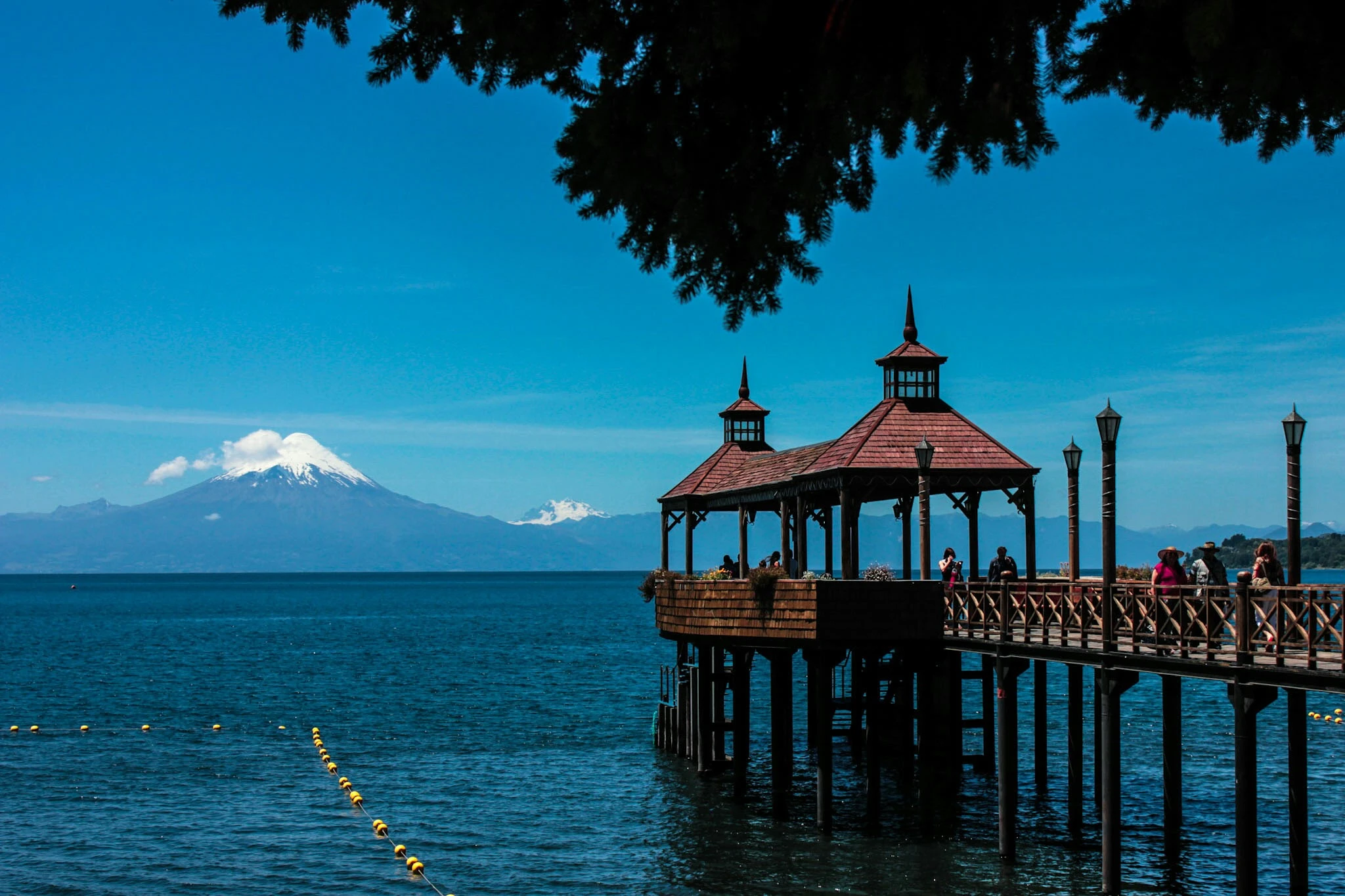 Frutillar paseo costero noria muelle Lago Llanquihue volcán Osorno
