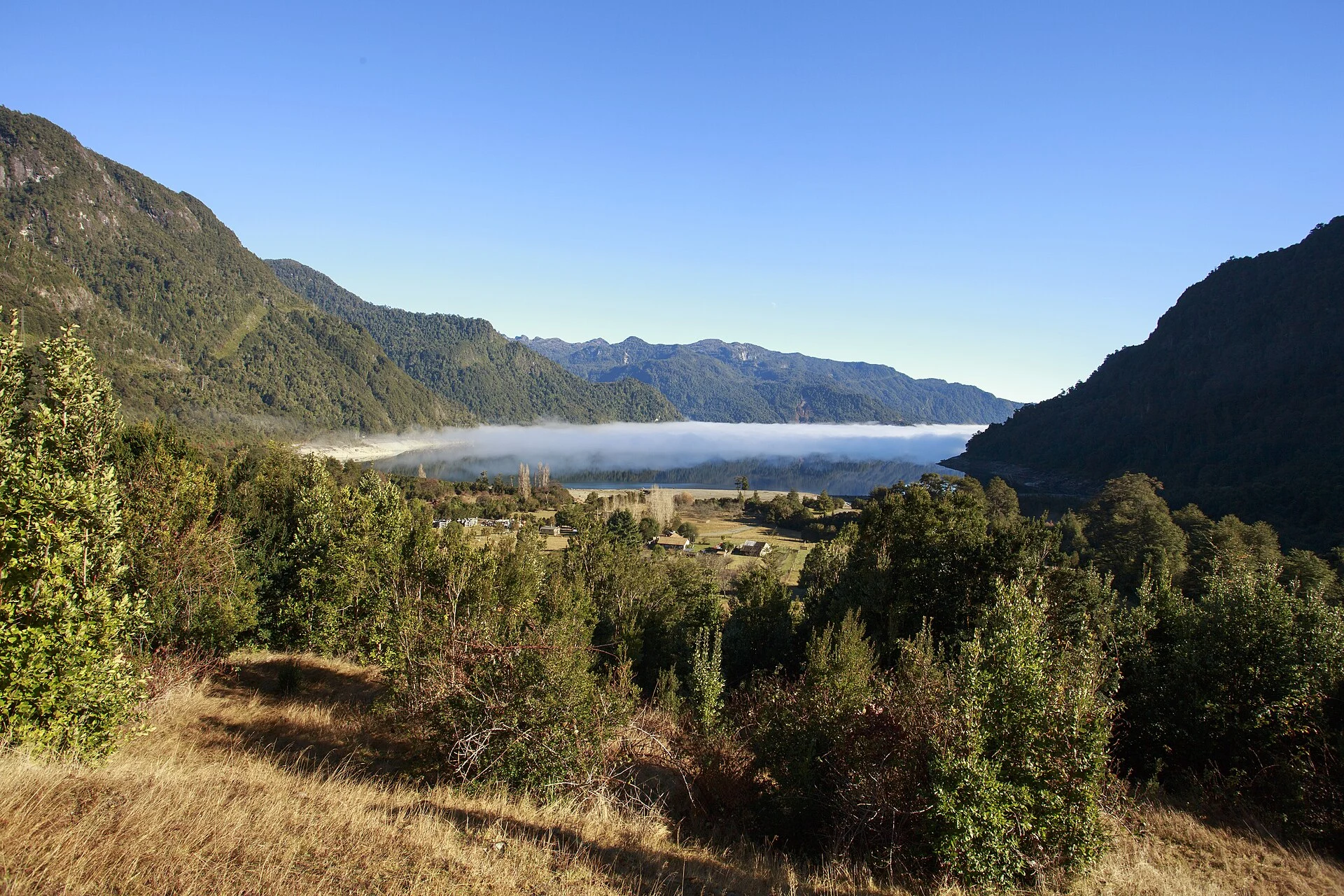 Lago Chapo glaciar volcán Calbuco bosque nativo Puerto Montt Patagonia