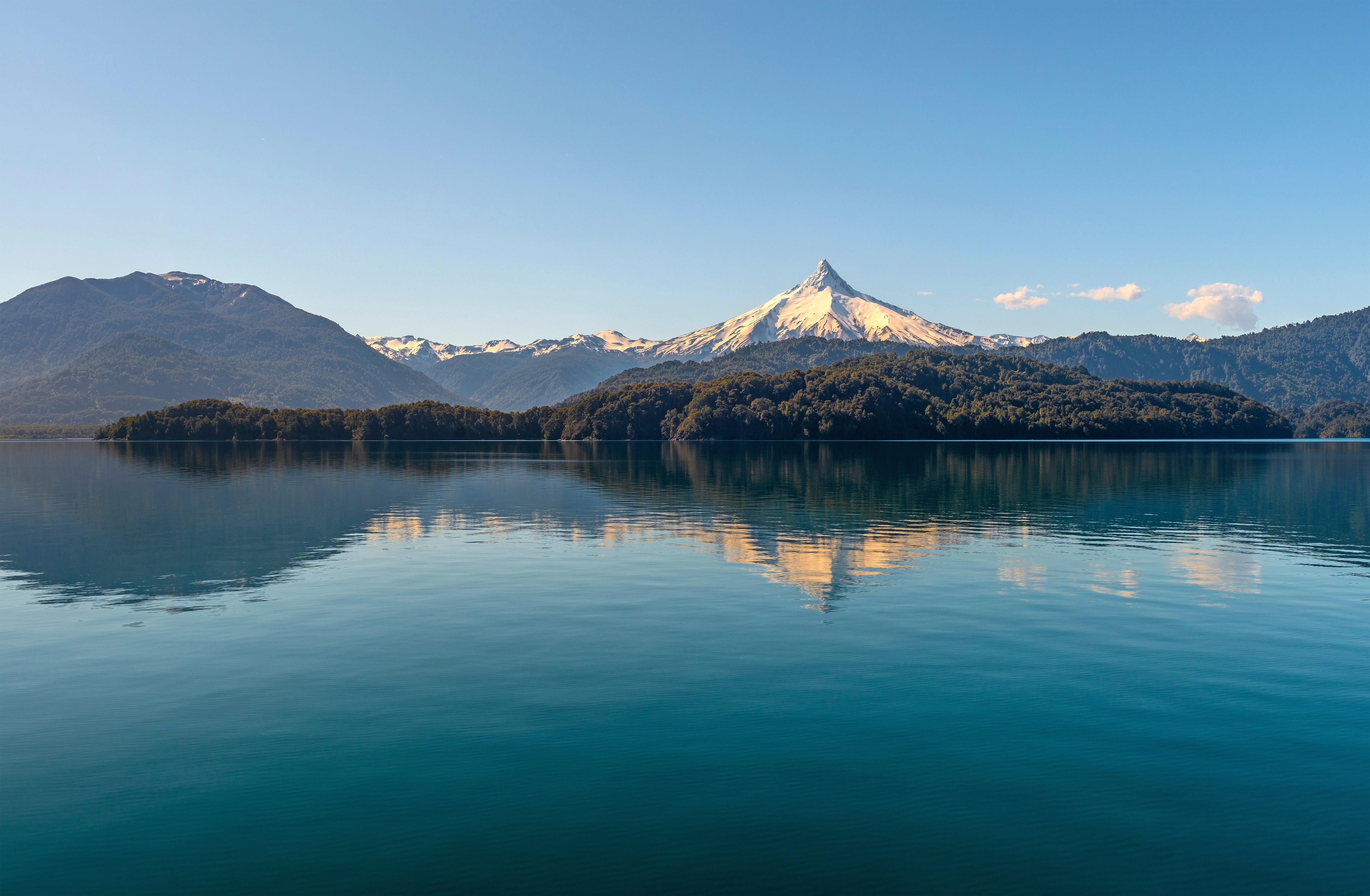 Lago Todos los Santos El Esmeralda aguas turquesa volcán Patagonia Chile