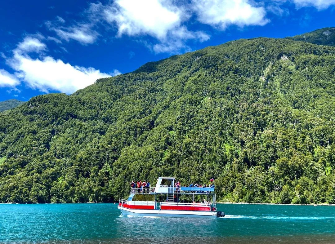 Lago Todos los Santos El Esmeralda aguas turquesa volcán Osorno Patagonia