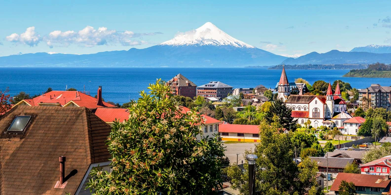 Costanera Puerto Varas Lago Llanquihue volcán Osorno nevado sur Chile