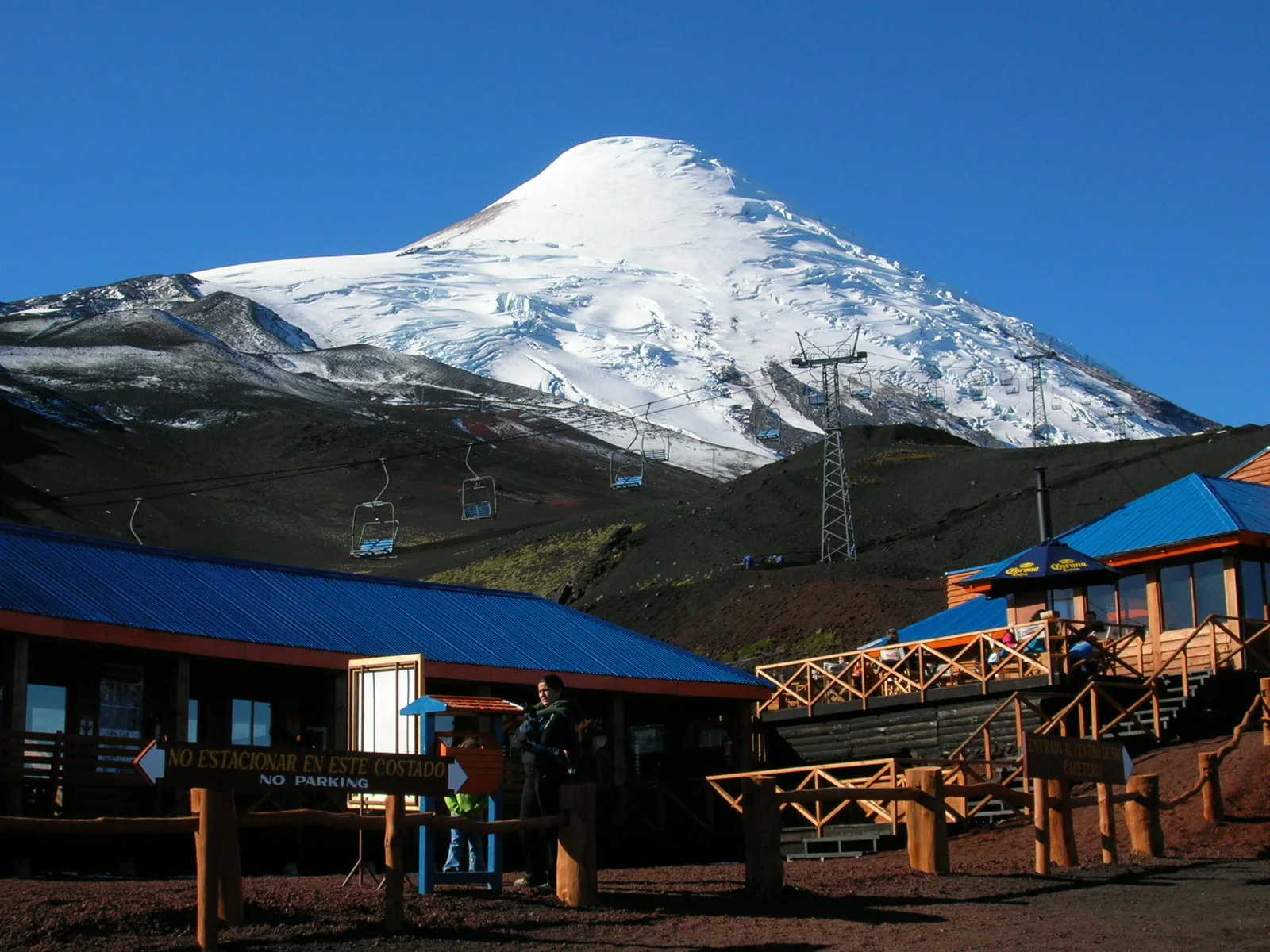 Volcán Osorno nevado cono perfecto sobre el Lago Llanquihue Puerto Varas sur Chile Patagonia