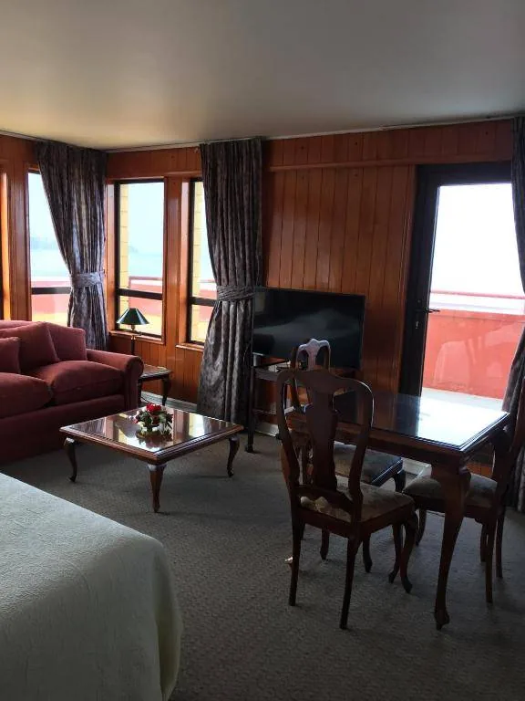 Habitación decorada con estilo en Apart Hotel Colón Puerto Montt