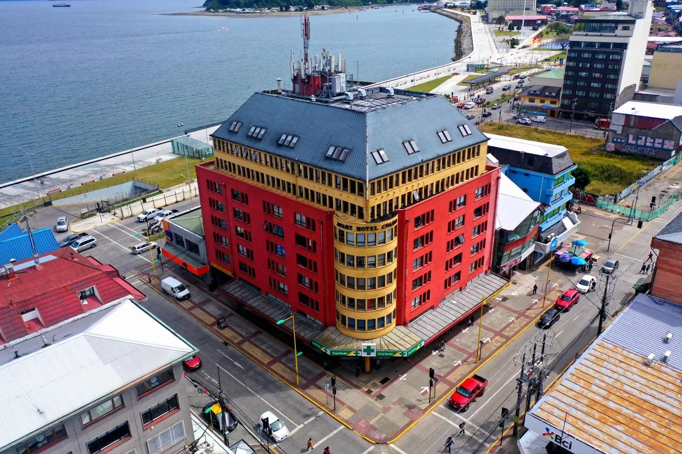 Vista aérea Apart Hotel Colón y costanera Seno de Reloncaví Puerto Montt