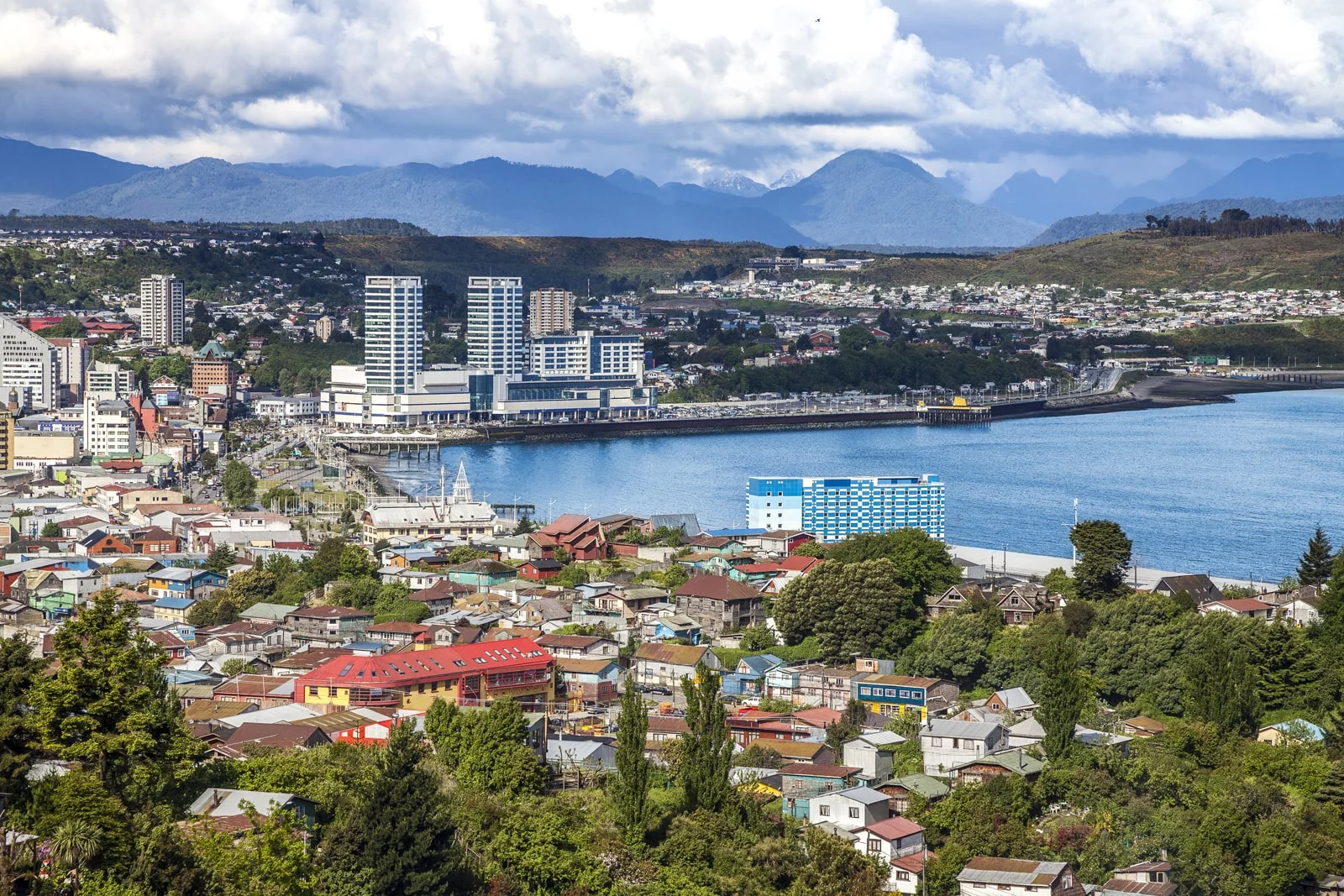 Paisaje natural de Puerto Montt — volcanes, lagos y bosques de la Patagonia chilena